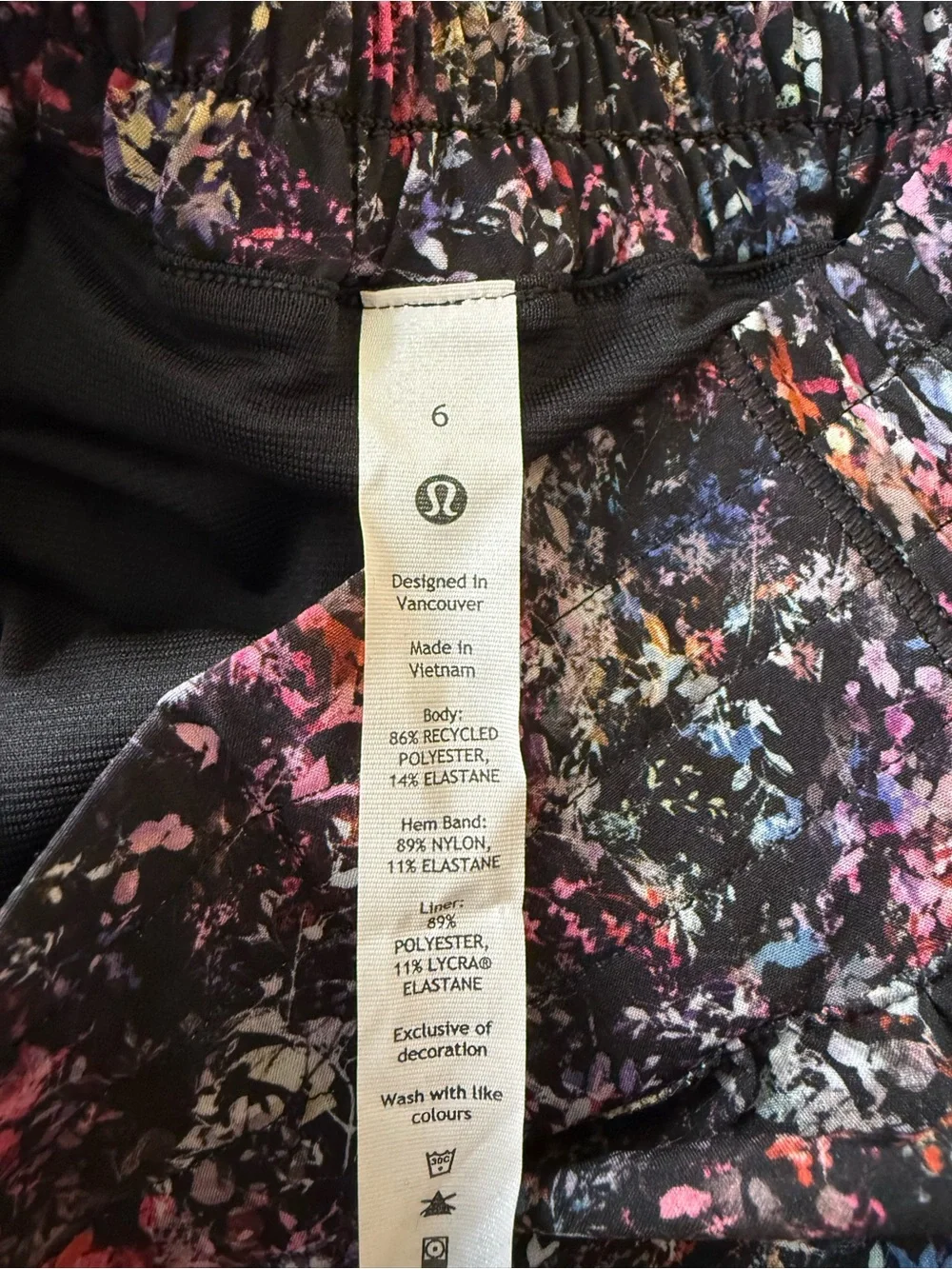 NWT Lululemon Hotty Hot HR Short 2.5” Floral Spray Multi/Black Size 6